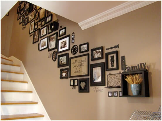 decorando-quadro-nas-escadas-parede